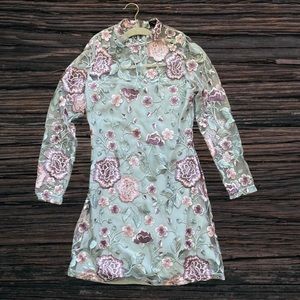 Fancy grey floral dress -very flattering✨